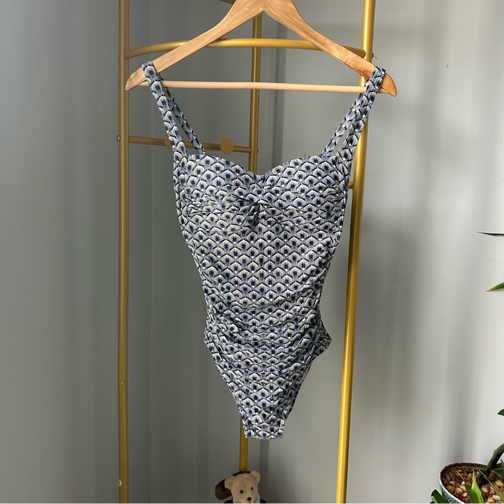 Bond Eye Australia Navy leaf spade print One Piece Swimsuit Size 4 D/DD cup